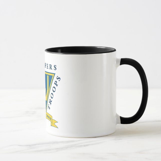Soldados de caballería que ayudan a la taza de las (Derecha)