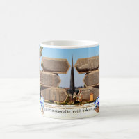 Soldados judíos de Yad Vashem y taza de café