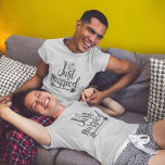 Solo con camisetas casadas<br><div class="desc">Solo casada como una pareja recién casada, muestra tu estado con estas camisetas a juego que vienen en una variedad de colores. El texto es una imagen, no tipeada, por lo que también se puede cambiar a cualquier color que le guste.</div>