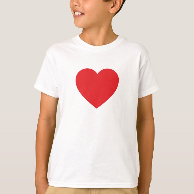 Solo corazón rojo en una camiseta de los niños (Anverso)