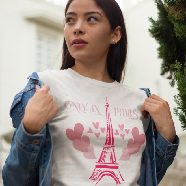 Solo en París en camiseta (Subido por el creador)