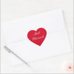 Solo Pegatinas casados<br><div class="desc">Pegatina mostrado en la forma cardíaca en el color rojo con texto Just Married en blanco. Personalizar este artículo o compra tal cual.</div>