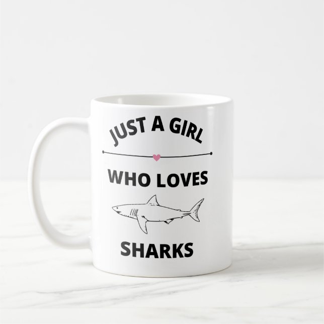 Solo un Chica que ama la taza de tiburones (Izquierda)