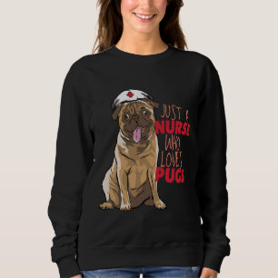 Sólo una enfermera que ama a los pugs camisetas es