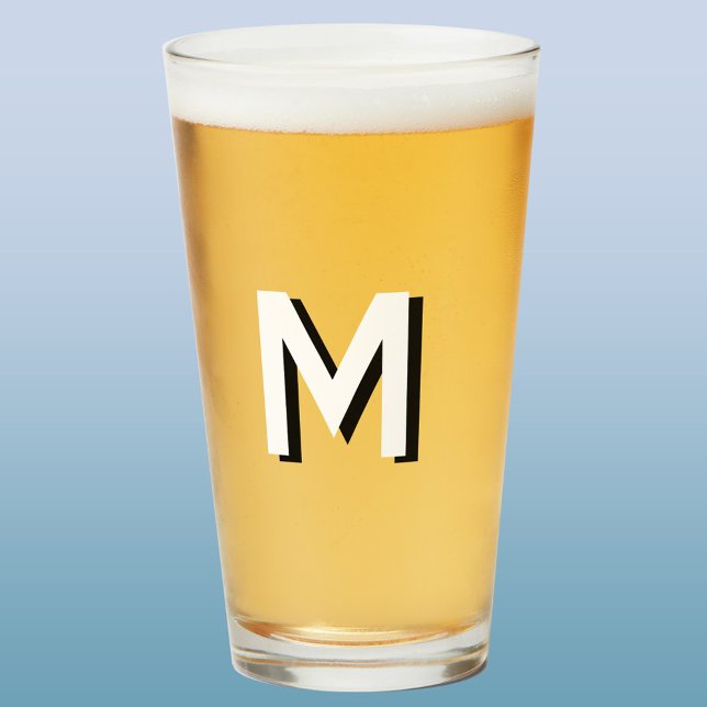 Sombra de caída inicial monograma simple personali (Modern monogram initial drop shadow personalized beer glass)