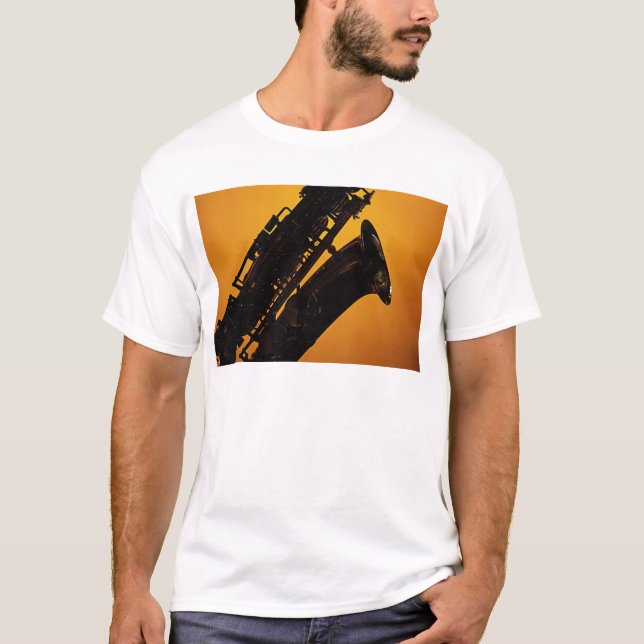 Sombra del saxofón en la camisa del fondo del oro (Anverso)