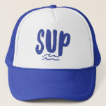 Sombrero de Camión Azul de Onda SUP Stand Up<br><div class="desc">Camionero impreso con el diseño "SUP" azul y blanco para cualquiera que le guste levantarse en la tabla de remo.</div>