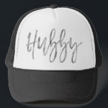 Sombrero de Camión Blanco y Relieve metalizado pla<br><div class="desc">Sombrero de Camionero Blanco y Relieve metalizado plateado Hubby para Él. El sombrero de camionero de Hubby como gorra de peluquería coincidente en la misma colección.</div>