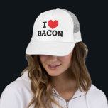 Sombrero de camionero de tocino para amantes del t<br><div class="desc">Yo corazón tocino Sombrero camionero para los amantes del tocino. Haz tu propio gorro divertido. Personalice esta plantilla con su propio texto divertido.</div>