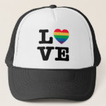 Sombrero de camionero del orgullo amoroso<br><div class="desc">amor corazón arcoíris orgullo lgbt lesbiana gay bisexual amor transexual igualdad matrimonio texto</div>