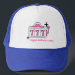 Sombrero de camionero Fiesta de fin de semana de L<br><div class="desc">Un camionero con temática de Bachelorette de Vegas que puede personalizar fácilmente para su fin de semana de soltera. Los gorras de personalizados con temática retro son un gran regalo para su dama de honor y harán la foto más agradable en Instagram. ¡Cambia los colores o agrega tus nombres para...</div>