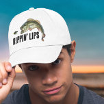 Sombrero de camionero para pesca de grano<br><div class="desc">Bajo de largemouth saltando por señuelo de pesca con el texto "Rippin' Lips". ¡Perfecto para el bajista!</div>