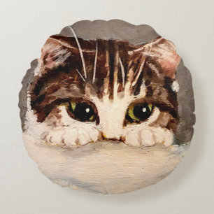 Sombría y curiosa almohada redonda de gatitos con