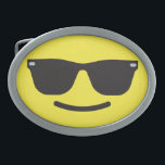 Sonriendo con la hebilla del cinturón de Emoji de<br><div class="desc">Sonriendo con la hebilla del cinturón de Emoji de gafas de sol</div>