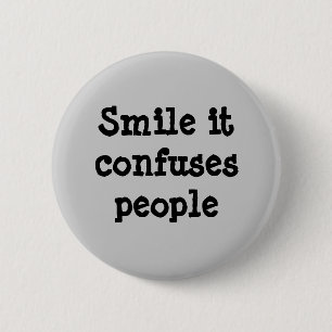Sonrisa confunde el botón de la gente