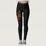 Sonrisa Sparkle Shine Black Gold Ladies Leggings<br><div class="desc">Todos necesitan un poco de brillo en su día. Este par de leggings es perfecto con "Smile Sparkle Shine" sobre un fondo negro. Diseñado por Evco Studio.</div>