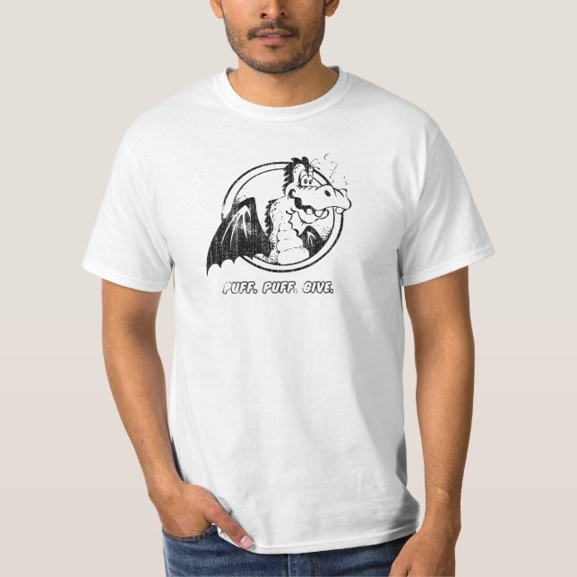 Soplo. Soplo. Dé. Camiseta mágica del dragón (Anverso)