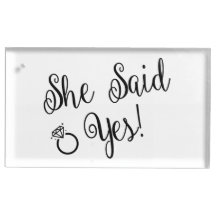 Ella dijo sí, negro y blanco