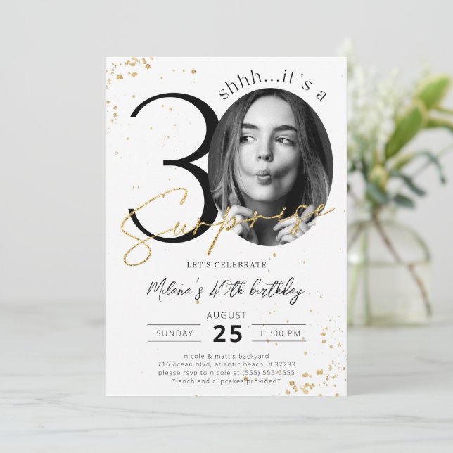 Sorpresa 30.ª invitación de oro por cumpleaños con (Anverso de pie)