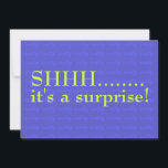 Sorpresa 60.ª invitación de cumpleaños Shhh<br><div class="desc">Diseñé esta invitación sorpresa para la fiesta de cumpleaños hace más de ocho años. Sigue siendo uno de mis mayores vendedores. La plantilla de este dice "sesenta" pero puedes cambiarlo con el resto de la invitación. Una de las cosas más agradables es cómo esta invitación es perfecta tanto para hombres...</div>