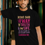 Soy la camiseta Way en colores brillantes<br><div class="desc">Camiseta cristiana con el verso bíblico de Juan 14:6 Jesús le dijo: "Soy el camino, la verdad y la vida. Nadie puede venir al Padre excepto a través de mí". Los versos están en colores rojo y rosado naranja y en caligrafía mixta y tipografía minimalista. Este diseño moderno y moderno...</div>