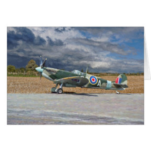 Spitfire debajo de las nubes de tormenta