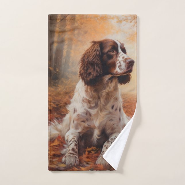 Springer Spaniel en otoño se inspira en las hojas  (Toalla de mano)