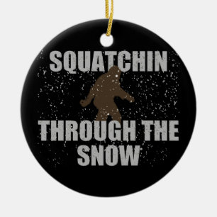 Squatchin a través del ornamento de Sasquatch de