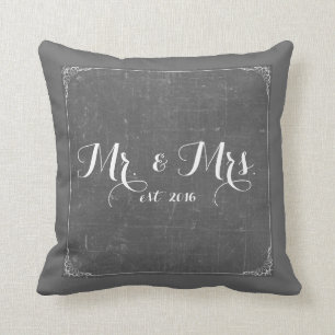 Sr. y señora almohada de la pizarra del gris de