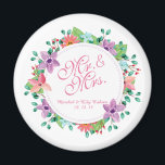 Sr. y Sra. Elegant Boda Floral | Imán<br><div class="desc">Para una mayor personalización,  haga clic en el botón "Personalizar" y utilice nuestra herramienta de diseño para modificar esta plantilla. Si las opciones están disponibles,  puede cambiar el texto y la imagen simplemente haciendo clic en "Editar/Eliminar texto o imagen aquí" y añadir la suya propia. Diseñado por Freepik.</div>