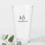 Sr. y Sra. | Guión moderno personalizado<br><div class="desc">"Mr. and Mrs." Regalo de pareja personalizada con escritura moderna Perfecto como regalo de boda para recién casados,  regalos de aniversario boda,  regalos El día de San Valentín y regalos para cualquier ocasión.</div>