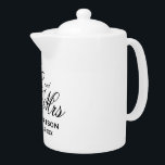 Sr. y Sra. regalo de tetera de boda personalizado<br><div class="desc">El Sr. y la Sra. regalo de tetera de boda para novia y novio.</div>