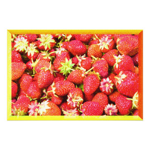 "Stack of Strawberries Fruit" Foto escueta. ¡Hazte