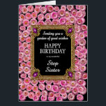Step Sister Birthday Pink Daisies<br><div class="desc">Una tarjeta de cumpleaños floral para tu hermanastra. Esta elegante tarjeta de cumpleaños muestra una delicada dispersión de suaves margaritas rosas, simbolizando belleza, gracia y alegría. El diseño floral claro y amplio aporta un toque de encanto a la naturaleza, ideal para celebrar un día especial con calor y amor. Las...</div>