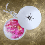 Sterling Silver Plantación de amor collar<br><div class="desc">Hermoso collar de locket con fondo floral rosado con "Te quiero más". ¡Un regalo para ella! Plantado con plata esterlina. Diámetro de la carcasa: 1.125" Longitud de la cadena: 18" con una correa de la rejilla de la boquilla extensor de 2" Fabricado en EE.UU.</div>