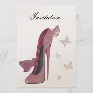 Stiletto rosado e invitación a mariposa