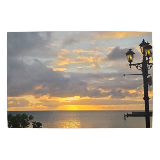 Streetlamp en el arte mural Metalizado al atardece