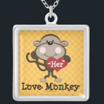 Su collar del mono del amor<br><div class="desc">Un mono lindo que lleva a cabo un corazón que la diga y las palabras aman el mono por debajo él adornaron con los corazones rojos. Consiga hacer juego su collar del mono del amor para él. Estos collares a juego lindos y divertidos de los pares hacen el aniversario perfecto,...</div>