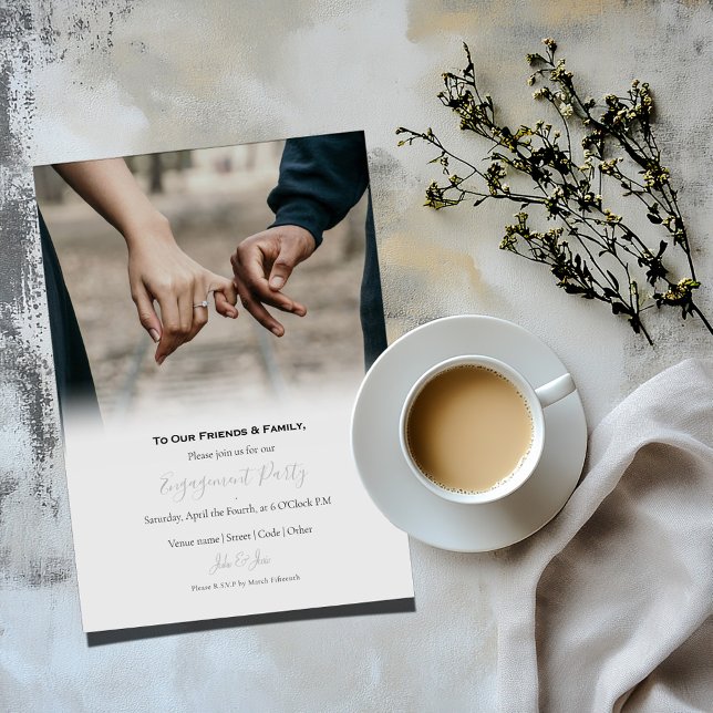 Su fiesta de invitación involucrado con foto favor (Engagement party invitation photo card with silver grey and black text on a white background)
