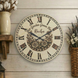 Su jardín crece aquí | Reloj de pared con nombre p