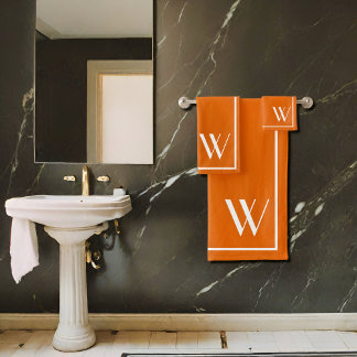 Su monograma en conjunto de toallas de baño naranj