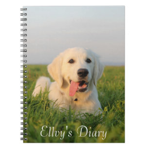 Su perrito lindo en un cuaderno espiral
