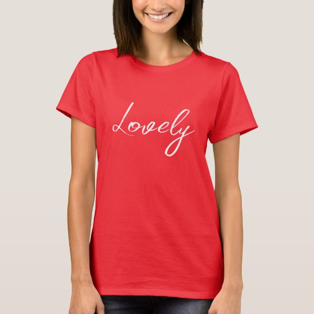 Su sencilla y encantadora camiseta roja (Anverso)