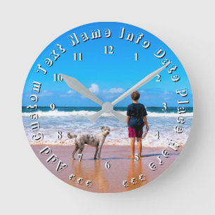 Sube tu foto de mascota Reloj de pared con texto p