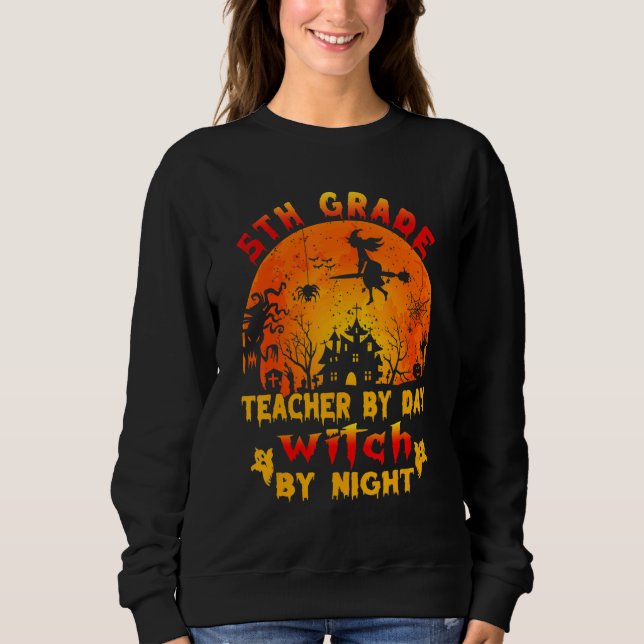 Sudadera 5th Grade Teacher By Day Witch By Night Costume Ha (Anverso)