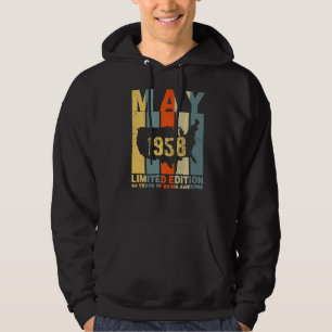 Sudadera 64° Cumpleaños Mayo 1958 64 Años De Ser Aterrador
