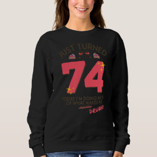 Sudadera Acabo de cumplir 74 años bebiendo vino 74 cumpleañ