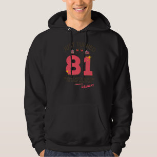 Sudadera Acabo de cumplir 81 años bebiendo vino 81 cumpleañ