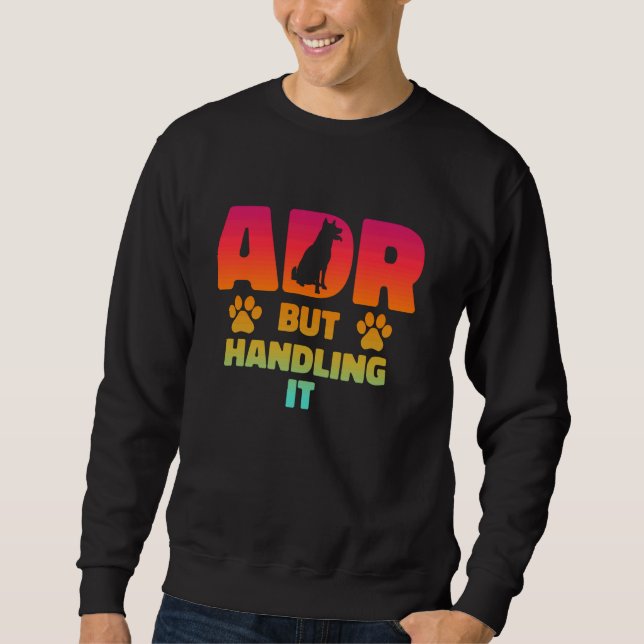 Sudadera ADR, pero manejando la divertida veterinaria (Anverso)