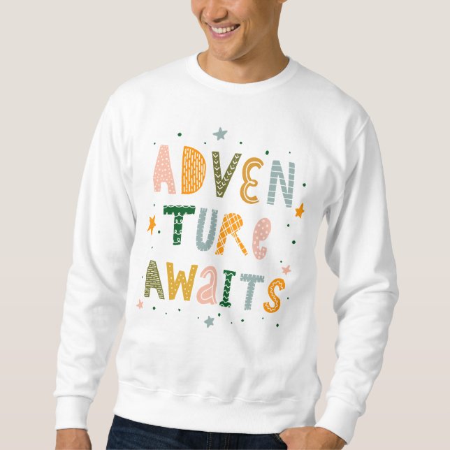 Sudadera Adventure Awaits (Anverso)